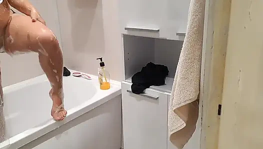 Genç üvey kız kardeşimi arıyorum ve mastürbasyon