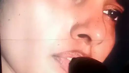 Nivetha thomas boşalıyor