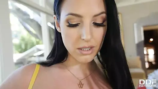 Angela beyaz oyuncak zamanı