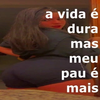 Priscila, ortağının horozunda yetenekli bir adamla oturdu