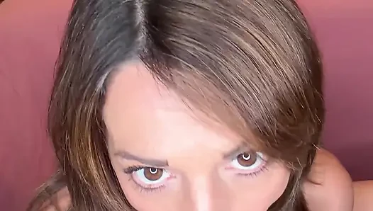 Eva küçük yarağını aşağılıyor