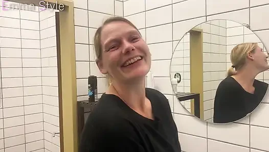Ve Başka Bir Video, Bardaktan Içiyor