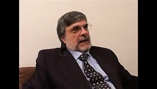 Yaşlı adam genç amcığı seviyor