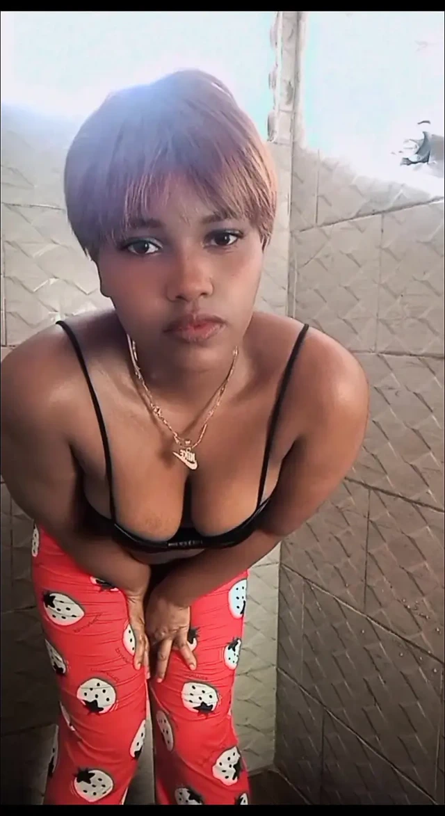 Burning looks, provoking lips and a slow desire that gets into your head without permission