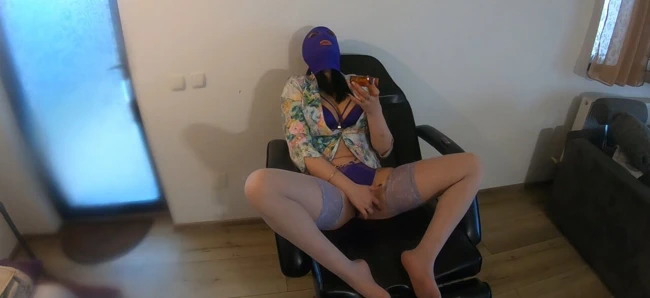 Çiçek blazer'de sigara içme, edepsiz konuşma ve amcık tacizi