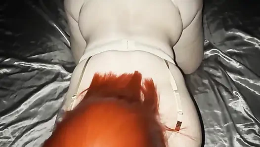 Mutlu yıllar, Asyalı genç kız domalarak sikiliyor ve sonunda dölleniyor