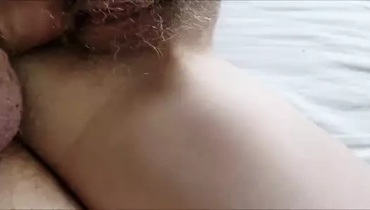 Den Schwanz an Arsch und Moese gerieben