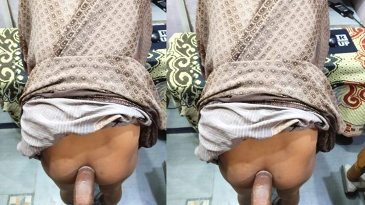 Ateşli ince kız ve erkek arkadaş romantik seks yapıyor