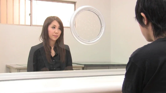 Eşi hapishanede kocasını ziyaret eder ve yeni erkek arkadaşla sikikleri