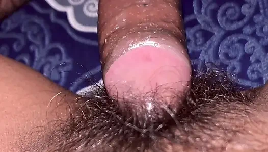 Evde kimse yokken kız arkadaşını eve çağırdı ve sikti.