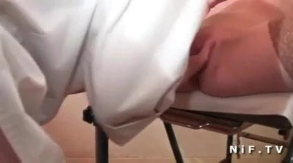 Genç Fransız sürtük anal becerdin at the gyneco