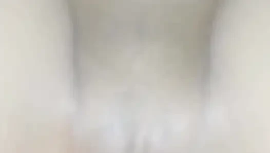 Her gece üvey erkek kardeşim sadece amcığıma peju atmak için odaya gelirdi