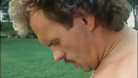 Üç seksi kız sert yarak alıyor