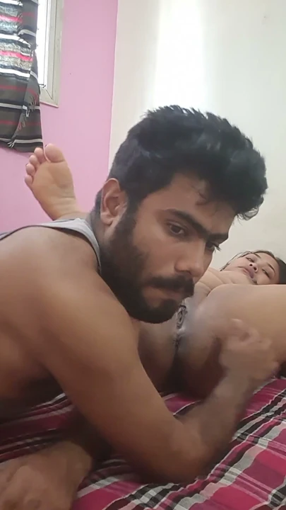HİNDİ) TAM VİDEO Kız sevmeyi seviyorum! Hintli sevimli SIKIŞIK kız Gerçek Seks. | Klip 1