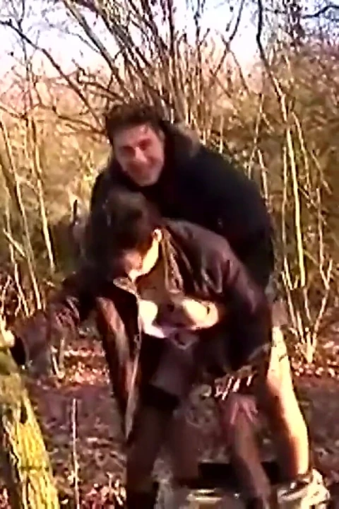 Azgın orta yaşlı seksi kadın o sert yarağı derinlerde istiyor