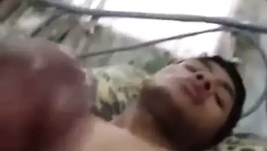 Melayu pancut atas katil