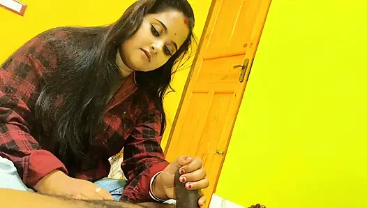 Hintli gerçek üvey kız kardeşim bana elle muamele ve sakso çekiyor