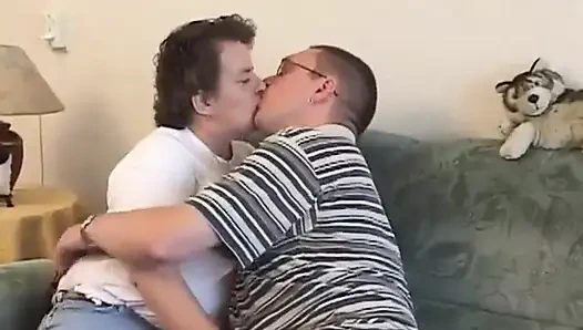 Tıknaz nine kanepesinde yarağa biniyor