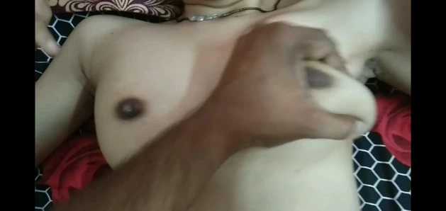 Hintli evli kadın harika görünümlü sari içinde sikiliyor (bivi ko sari khol kar choda chut chat kar lal)