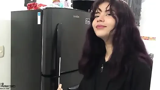 Üvey kız kardeşim yarağımı kremle emmeyi ve amını siktirmeyi seviyor