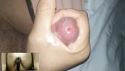 Evli kadın görüntülü görüşmede kocası için mastürbasyon yapıyor