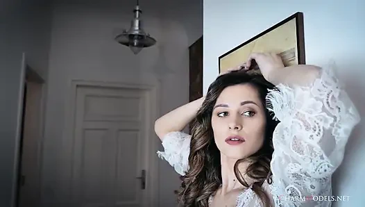 Josie çıplak göğüslü beyaz meleği seviyor