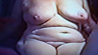 Büyük memeler üzerinde bir küçük anneanne 2