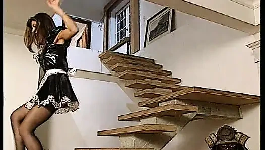 Ateşli Hizmetçi Tutkulu Oral Çılgınlığında Yarak Emiyor