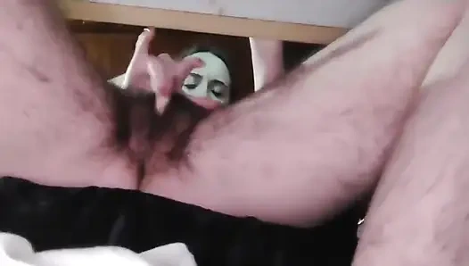 Masanın altında mastürbasyon