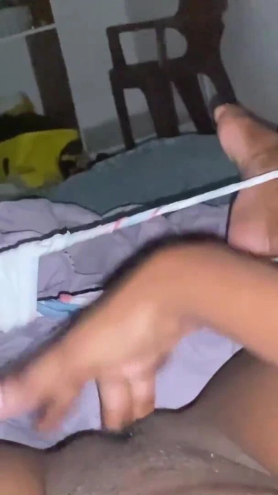 Komşum kocası evde yokken gece mastürbasyon videosu gönderiyor | Klip 2