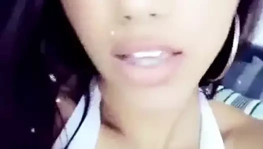 İnternetteki adamla tanışıyor