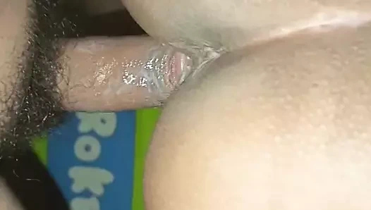 Güzel salon kadını amına fışkırtarak sikiyor