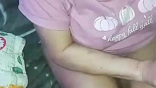 Baskın bir bakış açısı oral seks ve ağzına boşalma ve yutma. Onun yarağını emmeyi seviyorum! Ağzıma boşalması hoşuma gidiyor!