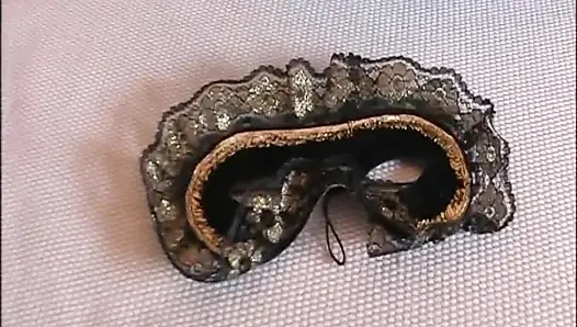 Seksi amatör sarışın bebek amcığını domaltarak maskeli sikiyor... ağzına boşalma
