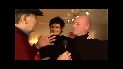 Harte Nuesse und Nasse Pflaumen