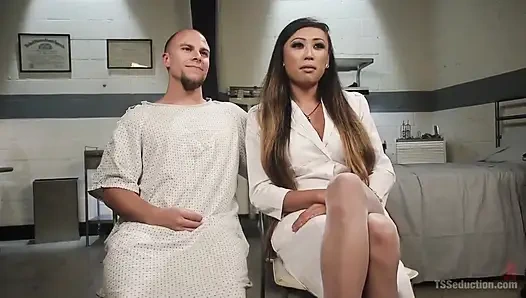 Hemşire için ateşli! Dr. Lux hastayı kalın yarak dozuyla tedavi ediyor!