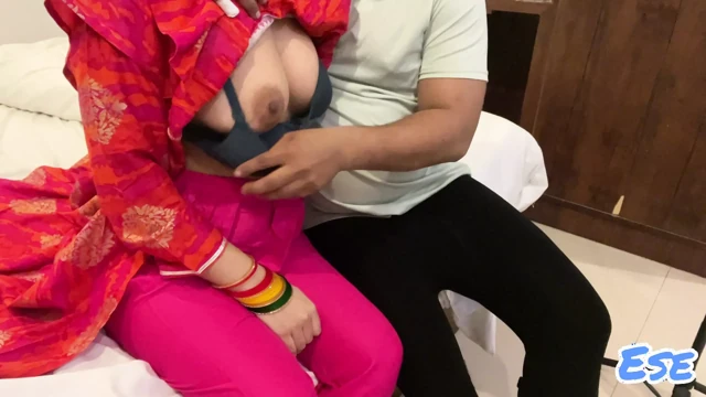 Bestie düğünden sonra onunla tanıştı ve çok sert sikildi....