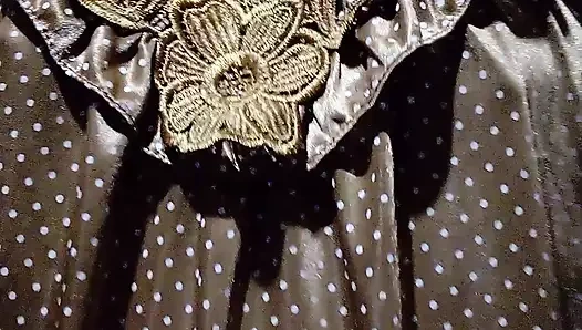 Yenge o romantizmi parmağıyla yaptı