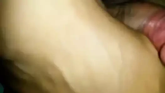 Karımın bacağına kırmızı boya ile penisime masaj yap