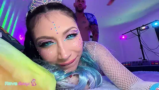 Penelope Woods anal tıkacını gösteriyor ve amının içine boşalıyor!