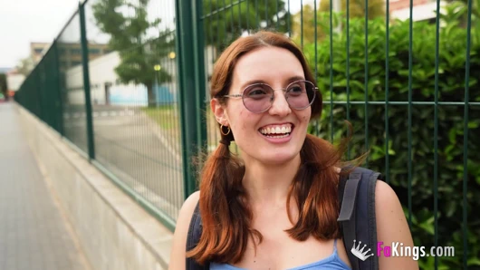 Gevşek İspanyol hatun Lena Ross ihtiyacı olan sert sikişi aramak için pornoya geliyor!