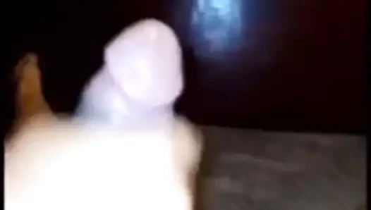 Fahişe büyük bir siyah horoz ellerini nasıl kullanacağını bilir