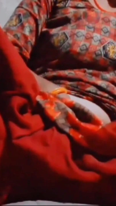 "Ateşli Hintli desi kız parmaklıyor" dan önemli an