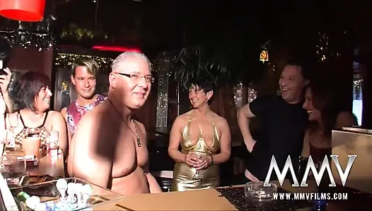 Sürtükler cinsel grup sekste yarak sikiyor