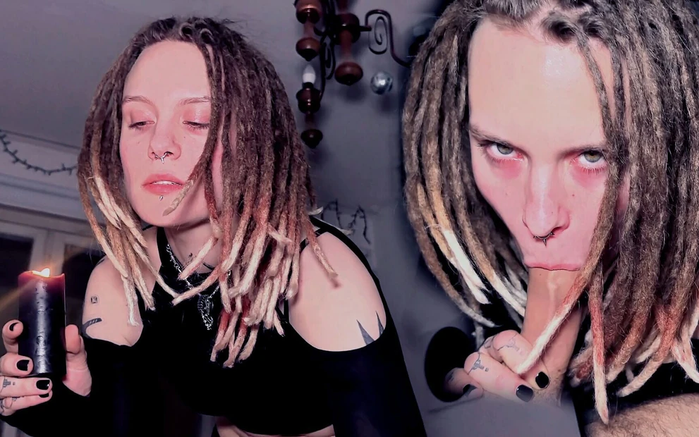 Наша первая игра с воском! Ее киска такая мокрая, и она обожает это!