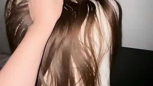 С девушкой моего лучшего друга тайком на вечеринке нас чуть не поймали