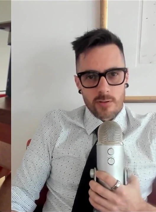 Üniversite profesörün olarak asmr rol yapma! Boşalma dahil!