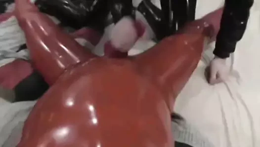 Alman ev hanımı bir çiftlikte açık havada sikikleri