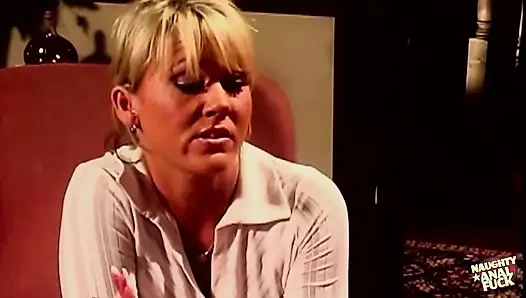 Büyük göt, bir çift meme ve davetkar bir göt deliği bu bebeği mükemmel yapıyor