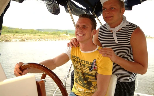 Yaramaz bir teklif: beni teknemde mi sikiyorsun?